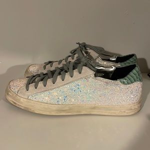 Womens P448 size 40 only worn a few times. Great condition.